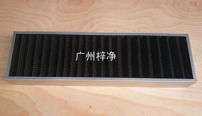活性碳過濾器廣泛用于化學、制藥、食品、娛樂場所、需要凈化空氣的場所， 有害氣體如苯、甲醛、氨氣等的吸附脫除 溶劑的回收 ，采用活性炭氈比表面積大，吸附能力強，迅速處理各種有害氣體, 有效潔凈空氣對氣味的控制。